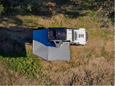 Store autoportant latéral droit ouverture 270° Falcon 250 James Baroud - Tunnel 70cm